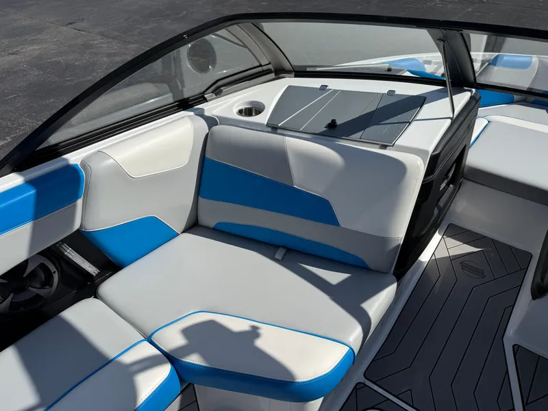 Slide: The Image of Malibu Wakesetter 22 LSV 2019 - 17