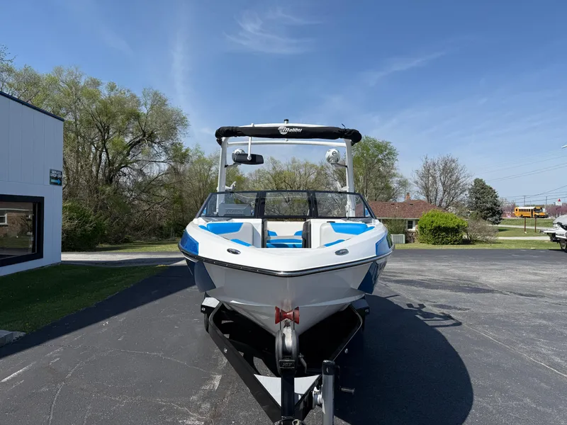 Slide: The Image of Malibu Wakesetter 22 LSV 2019 - 2