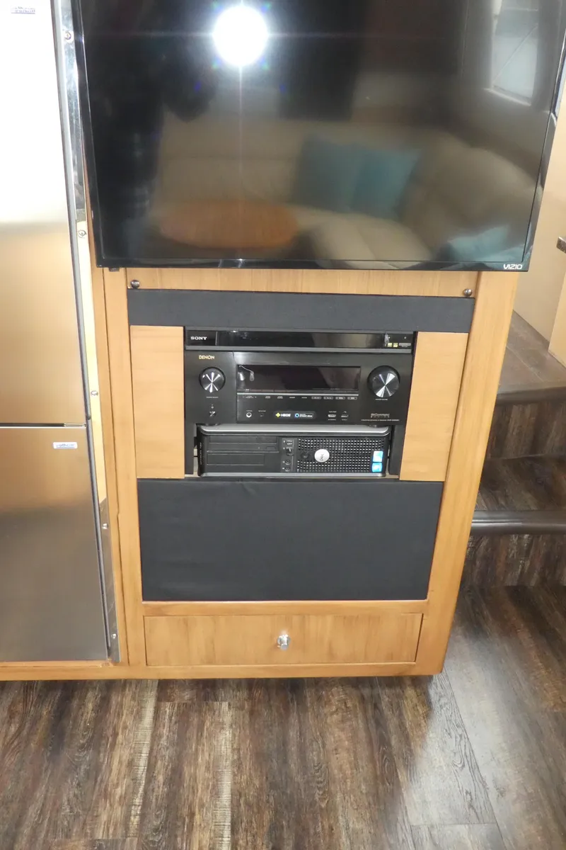 Slide: The Image of Entertainment system in a 1998 Carver 530 Voyager Pilothouse yacht interior. - 14