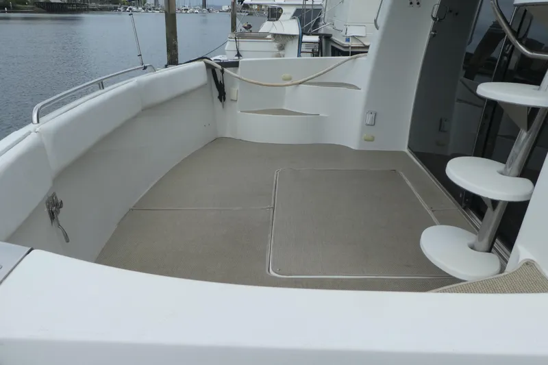 Slide: The Image of Carver 530 Voyager Pilothouse 1998 - 54