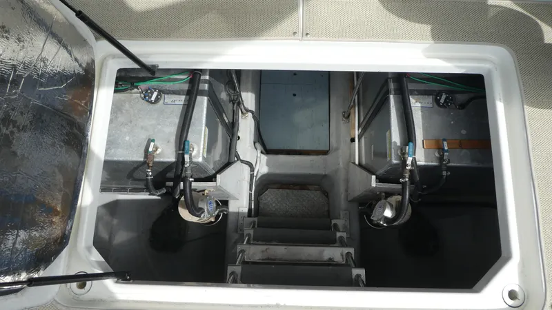 Slide: The Image of Carver 530 Voyager Pilothouse 1998 - 55