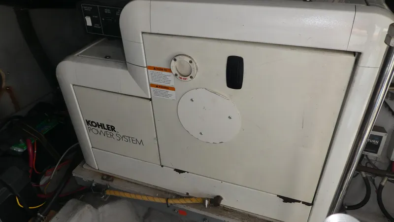 Slide: The Image of Carver 530 Voyager Pilothouse 1998 - 60