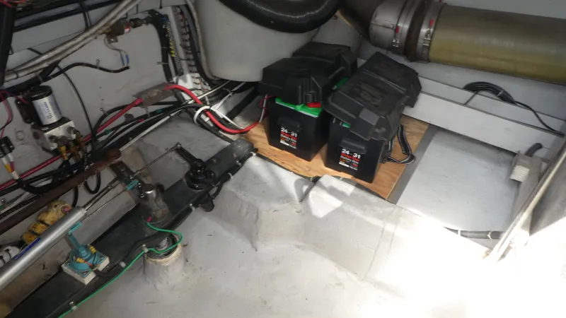 Slide: The Image of Carver 530 Voyager Pilothouse 1998 - 62