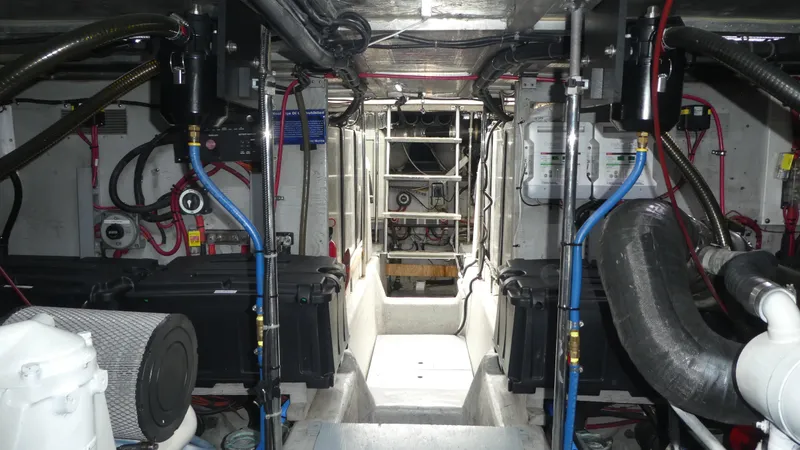 Slide: The Image of Carver 530 Voyager Pilothouse 1998 - 64