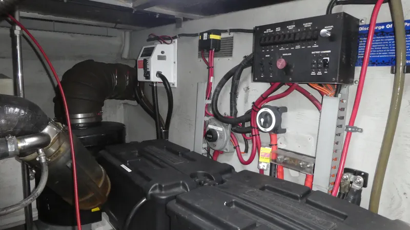 Slide: The Image of Carver 530 Voyager Pilothouse 1998 - 65