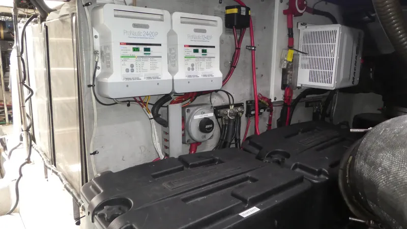 Slide: The Image of Carver 530 Voyager Pilothouse 1998 - 66