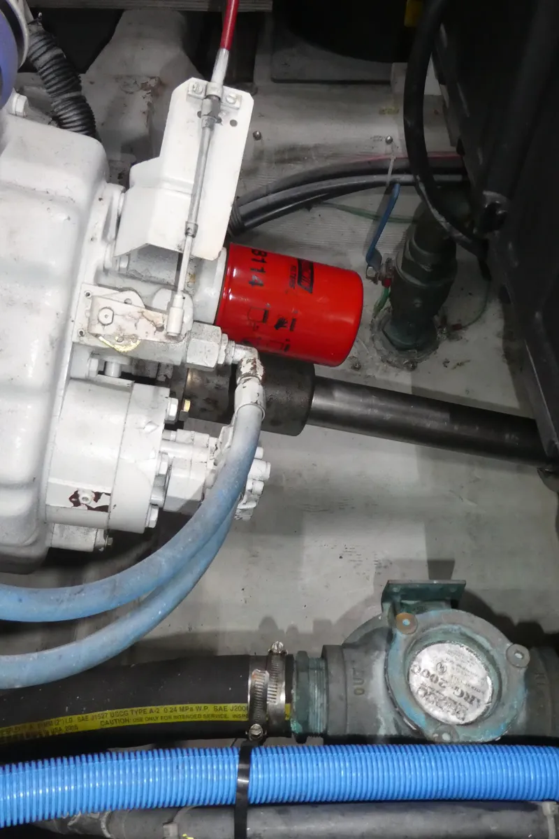 Slide: The Image of Carver 530 Voyager Pilothouse 1998 - 70