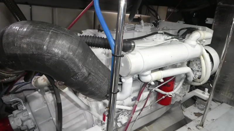 Slide: The Image of Carver 530 Voyager Pilothouse 1998 - 71