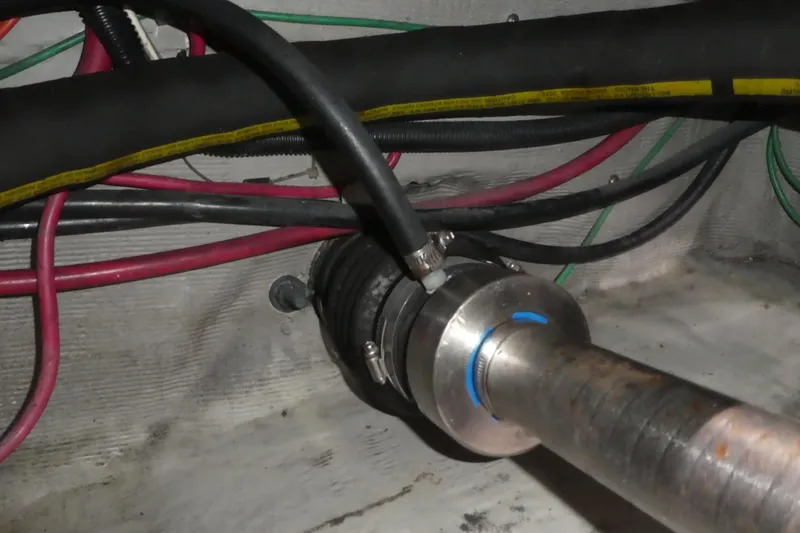 Slide: The Image of Carver 530 Voyager Pilothouse 1998 - 73