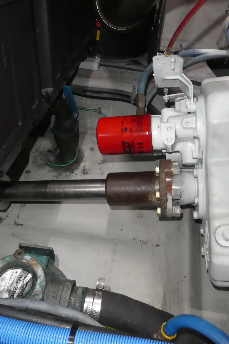 Slide: The Image of Carver 530 Voyager Pilothouse 1998 - 74