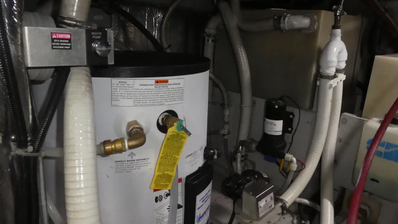 Slide: The Image of Carver 530 Voyager Pilothouse 1998 - 75