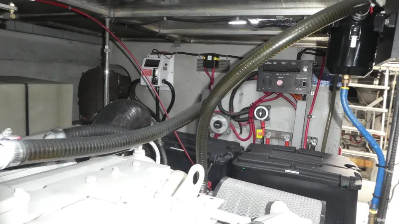 Slide: The Image of Carver 530 Voyager Pilothouse 1998 - 76