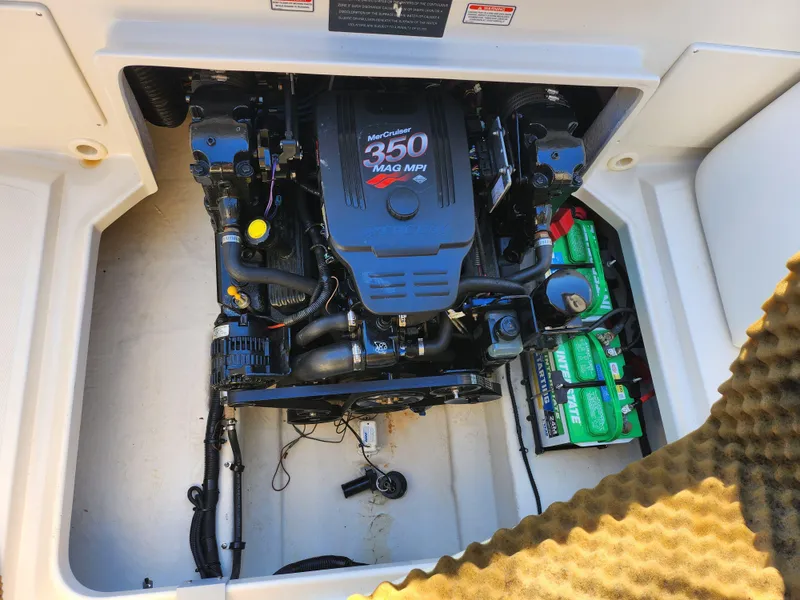 Slide: The Image of Engine compartment of a 2004 Sea Ray 225 Weekender with MerCruiser 350 MAG MPI. - 21