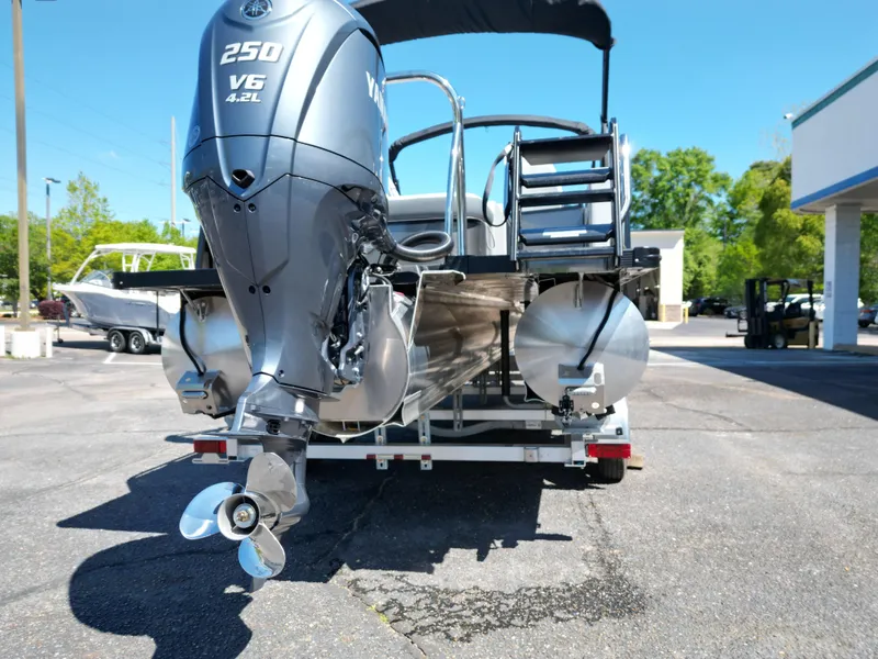 Slide: The Image of Tahoe LTZ VRB23T DX 2025 - 16