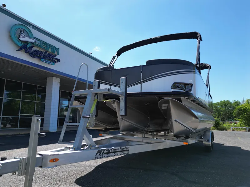 Slide: The Image of Tahoe LTZ VRB23T DX 2025 - 6