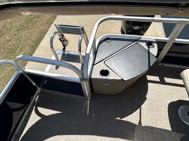 Slide: The Image of 2023 Sun Tracker BB 18 DLX boat deck with seating and ladder. - 8