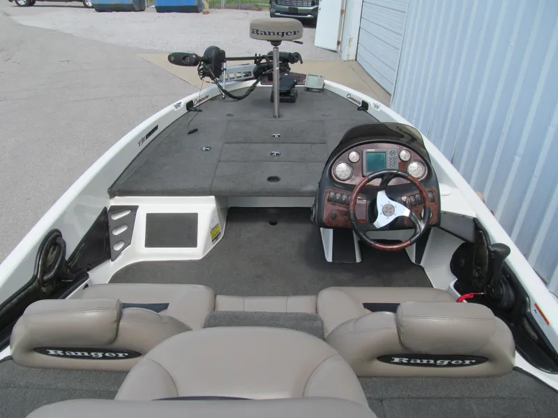 Slide: The Image of 2005 Ranger 185 VX boat interior with steering console and seating. - 5