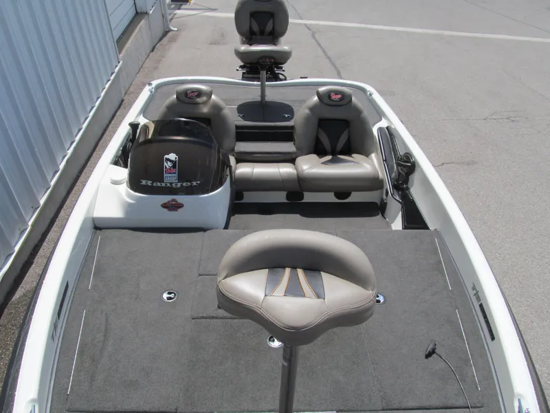 Slide: The Image of 2005 Ranger 185 VX boat interior with seating and steering console. - 8