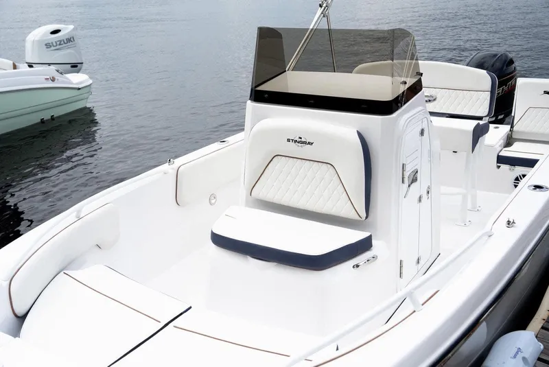Slide: The Image of 2025 Stingray 173 CC boat with sleek design and comfortable seating on calm water. - 10