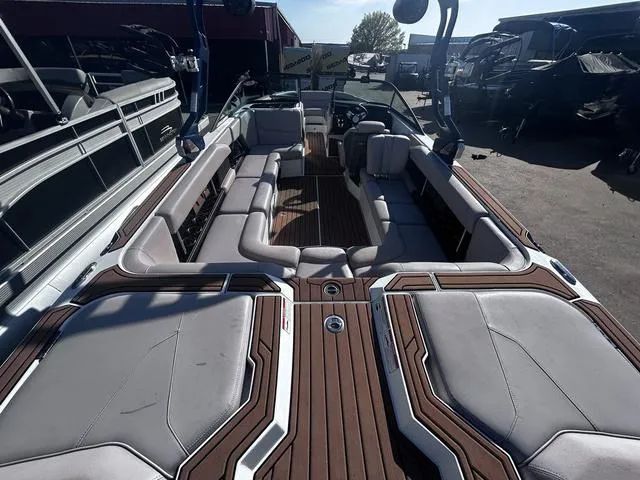 Slide: The Image of Nautique GS24 2018 - 15