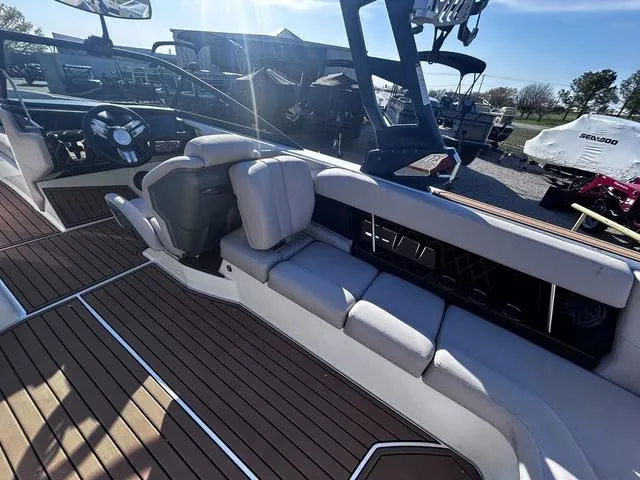 Slide: The Image of Nautique GS24 2018 - 19