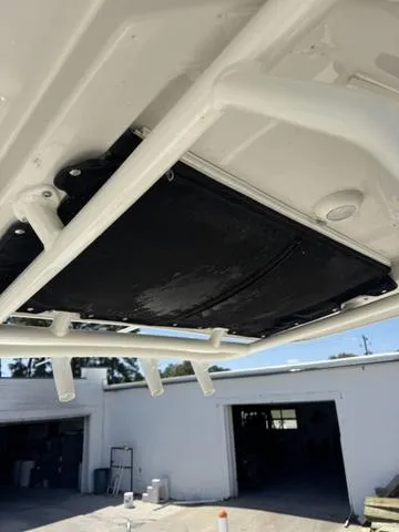 Slide: The Image of Boston Whaler 270 Dauntless 2022 - 5