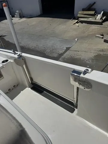 Slide: The Image of Boston Whaler 270 Dauntless 2022 - 7