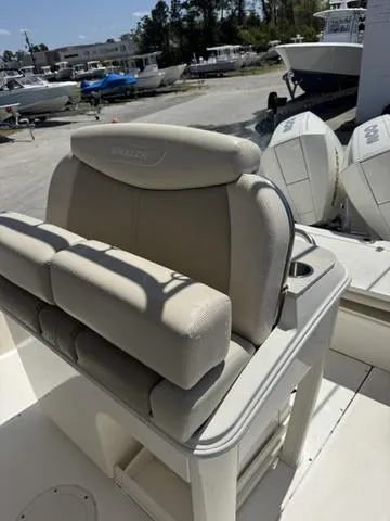 Slide: The Image of Boston Whaler 270 Dauntless 2022 - 8