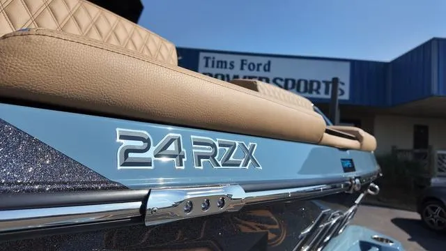 Slide: The Image of Tigé 24RZX 2025 - 12