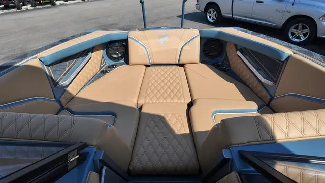 Slide: The Image of Tigé 24RZX 2025 - 19