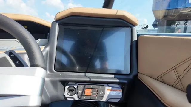 Slide: The Image of Tigé 24RZX 2025 - 21