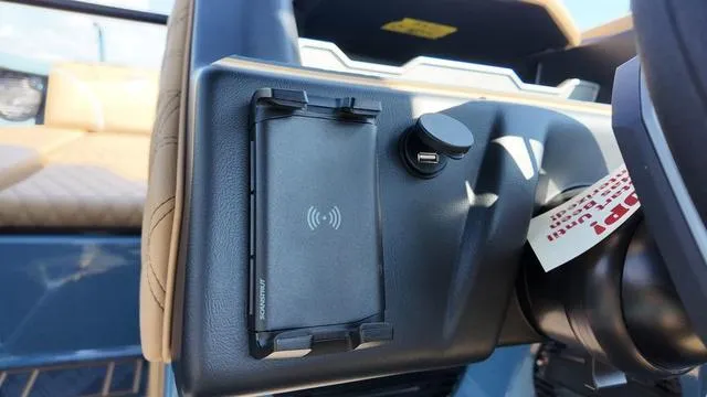 Slide: The Image of Tigé 24RZX 2025 - 22