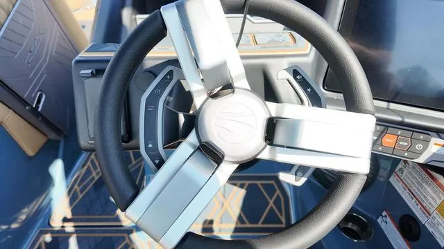 Slide: The Image of Tigé 24RZX 2025 - 23