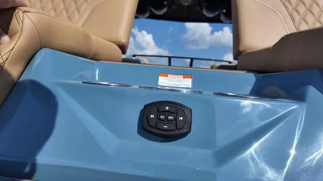 Slide: The Image of Tigé 24RZX 2025 - 31