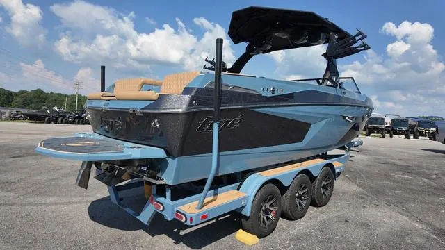 Slide: The Image of Tigé 24RZX 2025 - 5