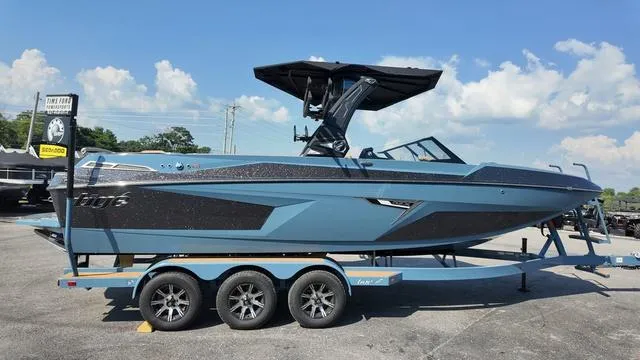 Slide: The Image of Tigé 24RZX 2025 - 6