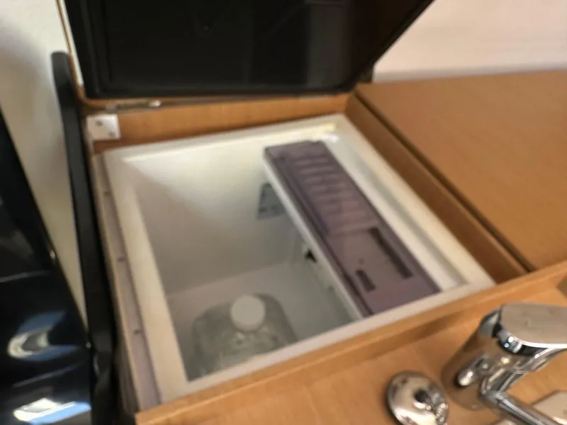 Slide: The Image of Built-in cooler on Jeanneau Sun Fast 3300 yacht, 2021 model. - 23