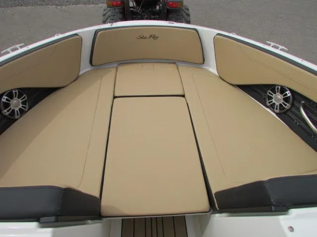 Slide: The Image of Sea Ray 190 Sport 2025 - 5