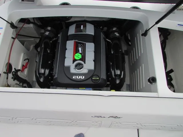 Slide: The Image of Sea Ray 190 Sport 2025 - 10