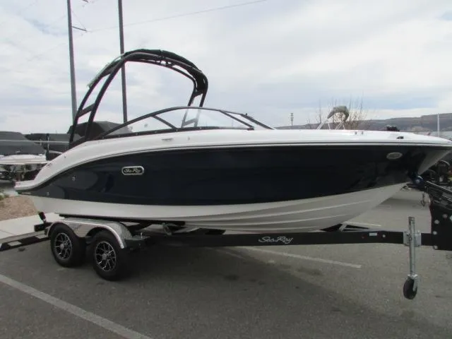 Slide: The Image of Sea Ray 190 Sport 2025 - 12
