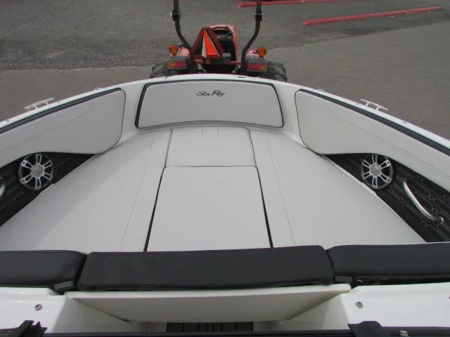 Slide: The Image of Sea Ray 190 Sport 2025 - 13