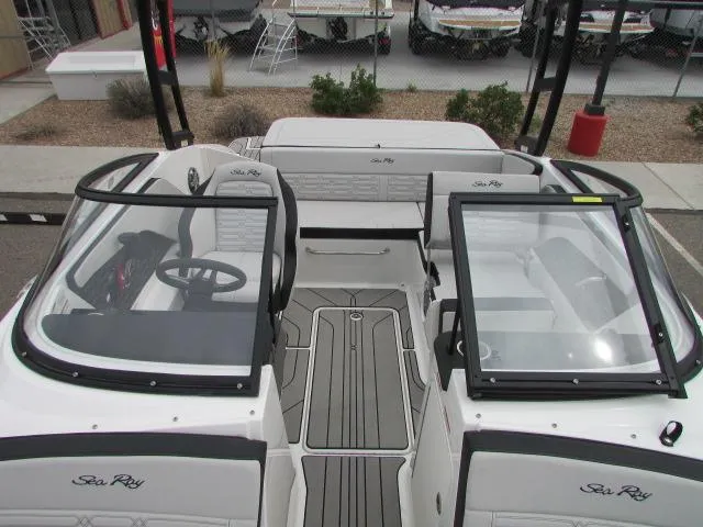 Slide: The Image of Sea Ray 190 Sport 2025 - 15