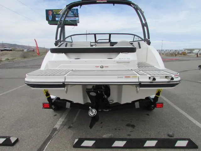 Slide: The Image of Sea Ray 190 Sport 2025 - 2