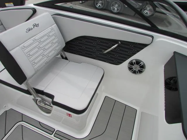 Slide: The Image of Sea Ray 190 Sport 2025 - 9
