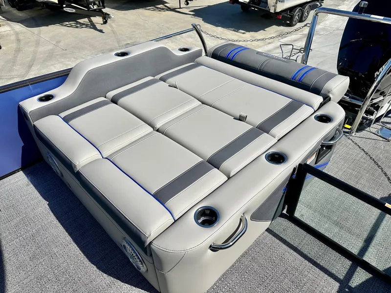 Slide: The Image of Barletta Corsa Ultra-Entertainer 25UE w/ Mercury 400HP V10! 2025 - 16