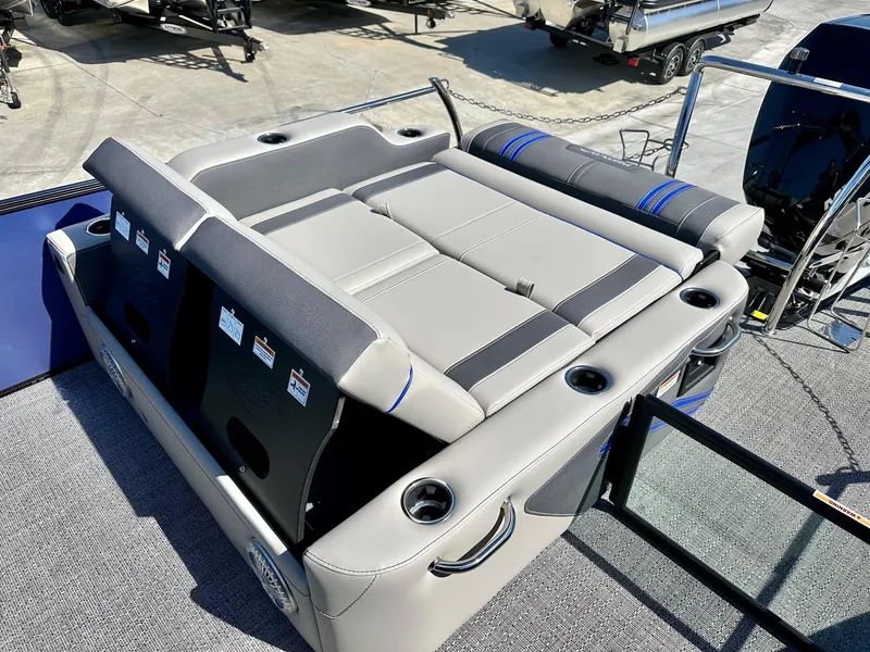 Slide: The Image of Barletta Corsa Ultra-Entertainer 25UE w/ Mercury 400HP V10! 2025 - 17