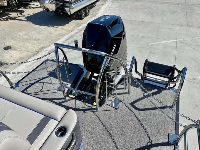 Slide: The Image of Barletta Corsa Ultra-Entertainer 25UE w/ Mercury 400HP V10! 2025 - 19