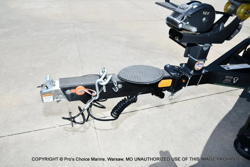 Slide: The Image of Trailer hitch of 2021 Nitro Z20 Pro Pack on concrete surface. - 32