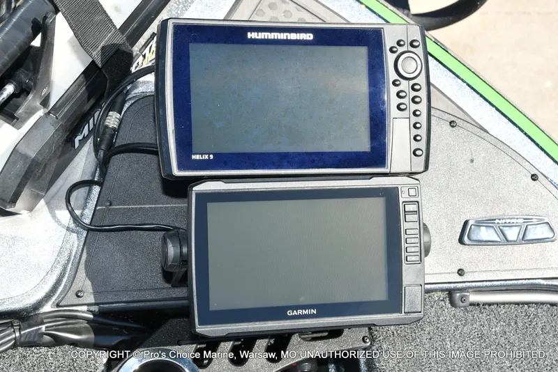 Slide: The Image of Fishfinders on a 2021 Nitro Z20 Pro Pack boat dashboard. - 4