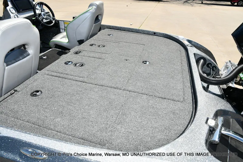 Slide: The Image of 2021 Nitro Z20 Pro Pack boat interior with gray carpeted deck and seating. - 41